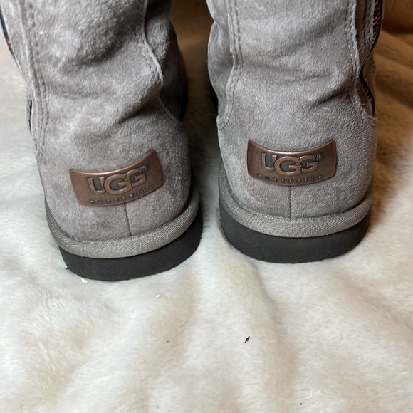 Ugg Boots - zipper on side - taupe - women’s size 7 - Picture 9 of 9